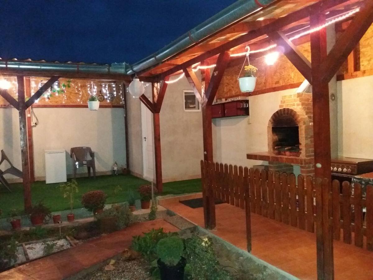 Vila Arjana Orşova Buitenkant foto