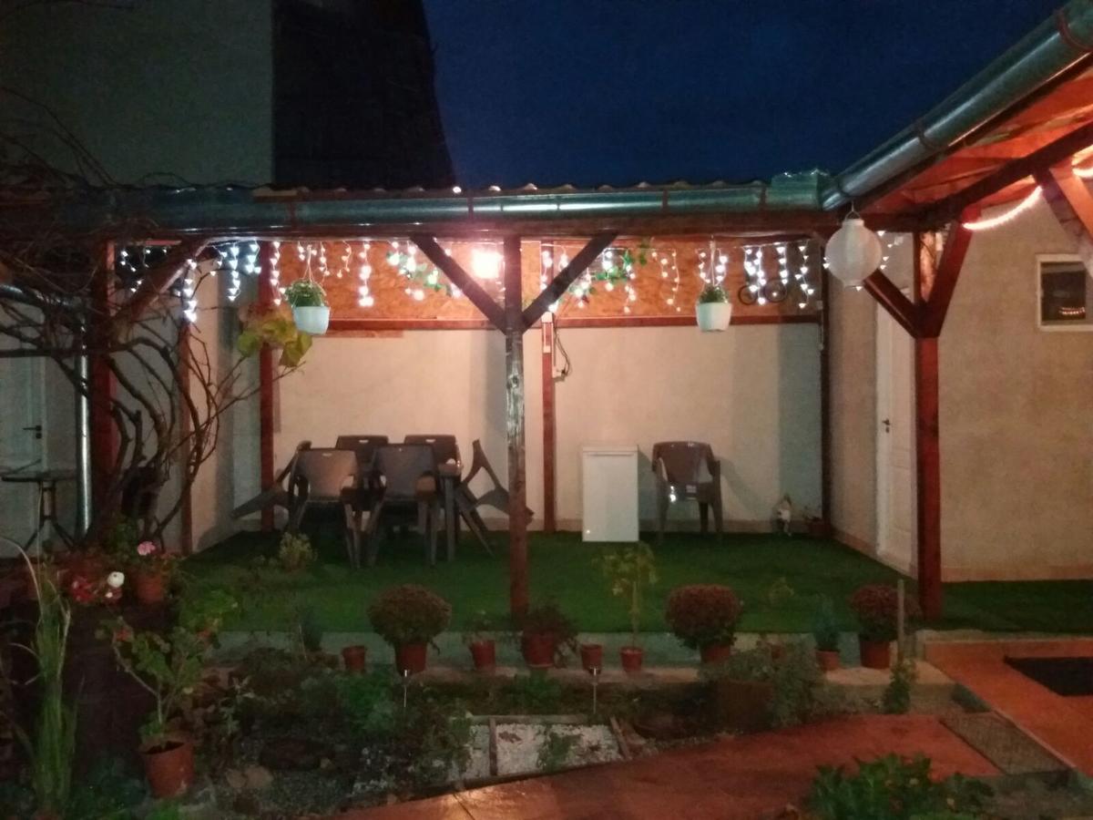 Vila Arjana Orşova Buitenkant foto