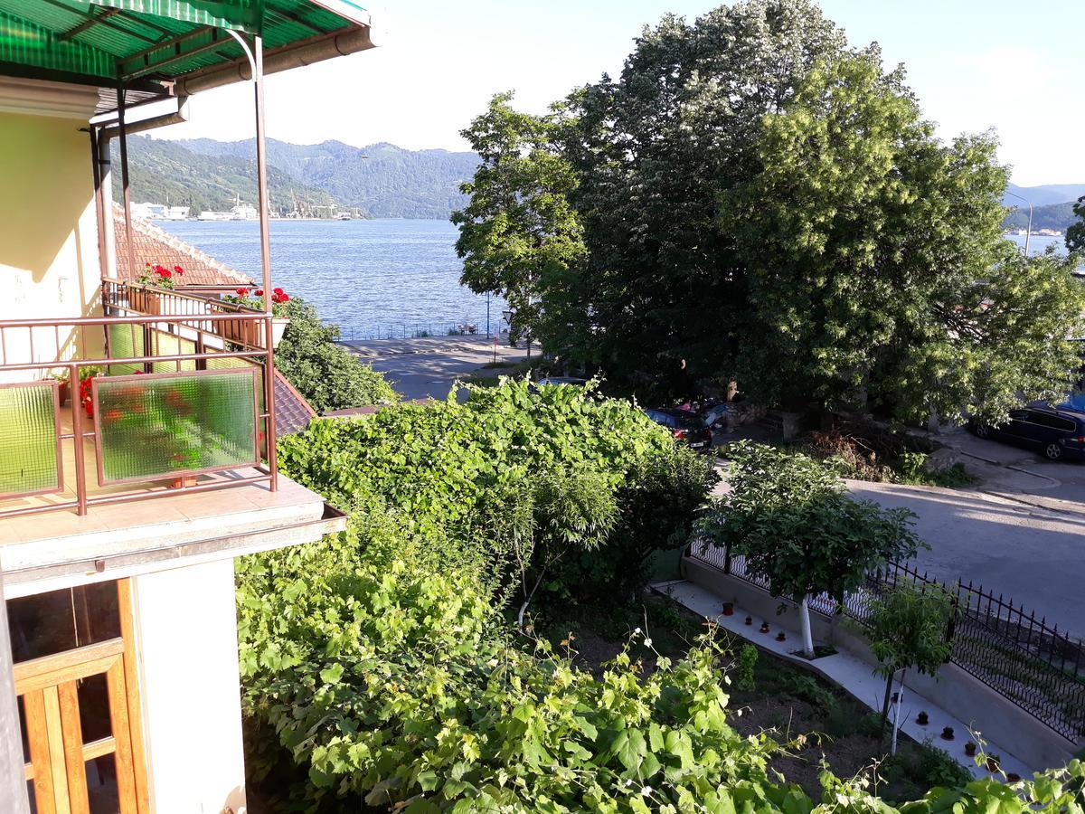 Vila Arjana Orşova Buitenkant foto