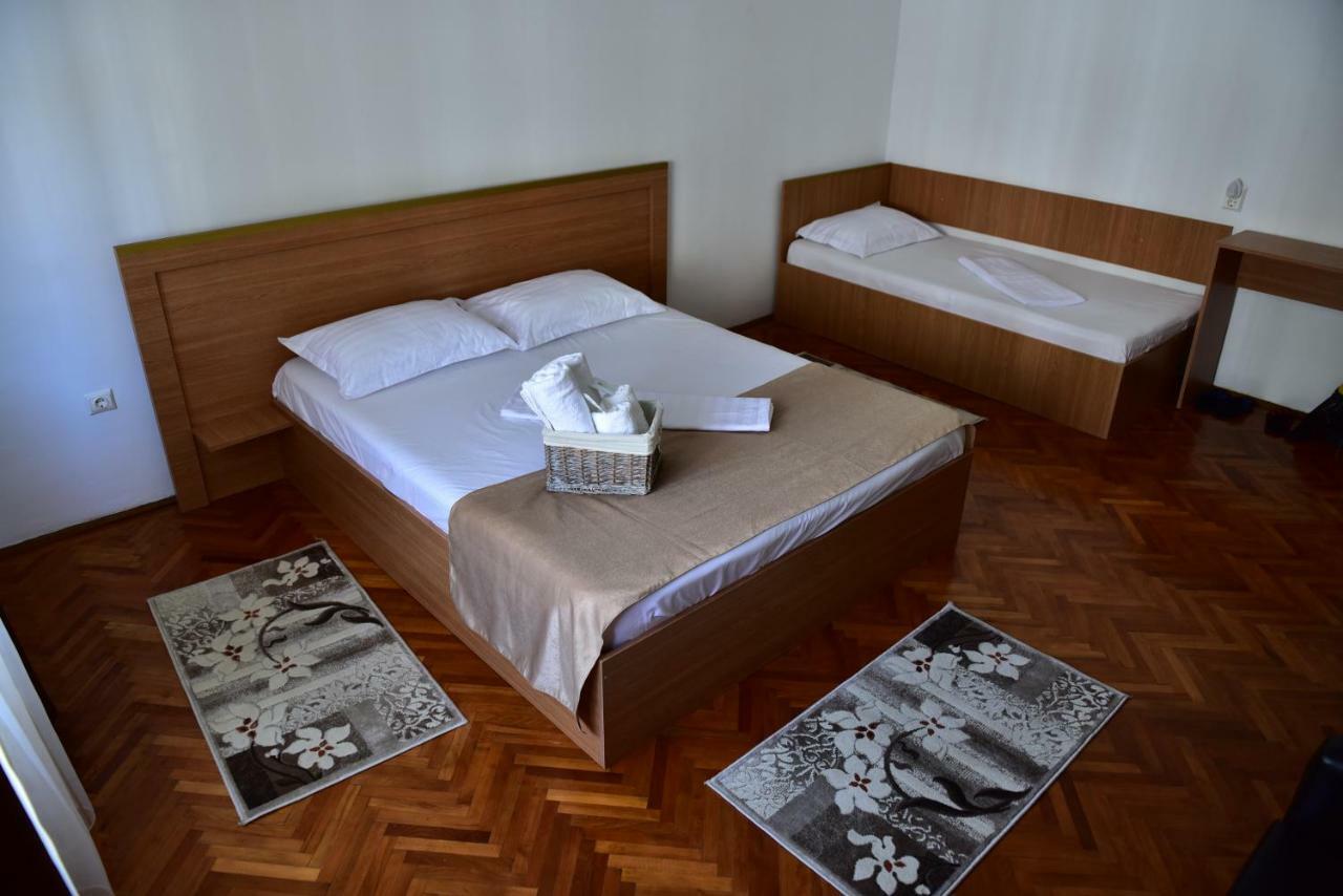 Vila Arjana Orşova Buitenkant foto
