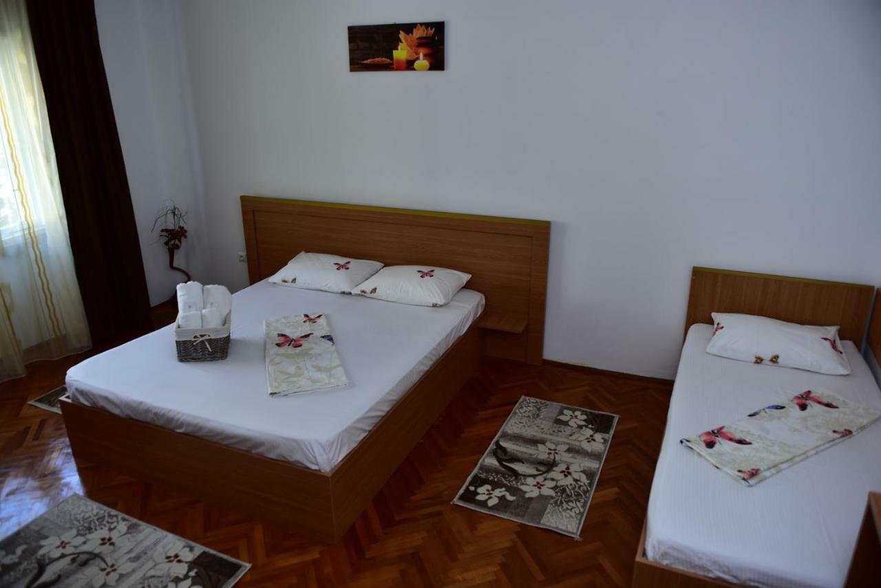 Vila Arjana Orşova Buitenkant foto
