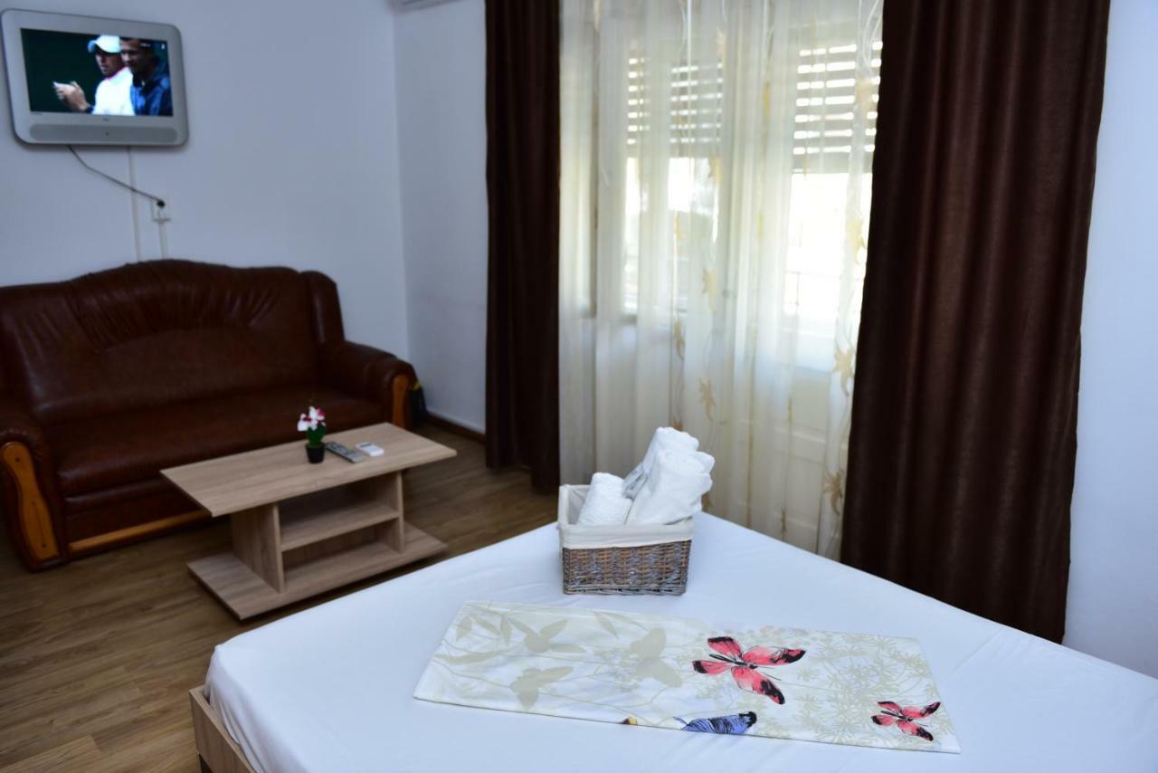 Vila Arjana Orşova Buitenkant foto