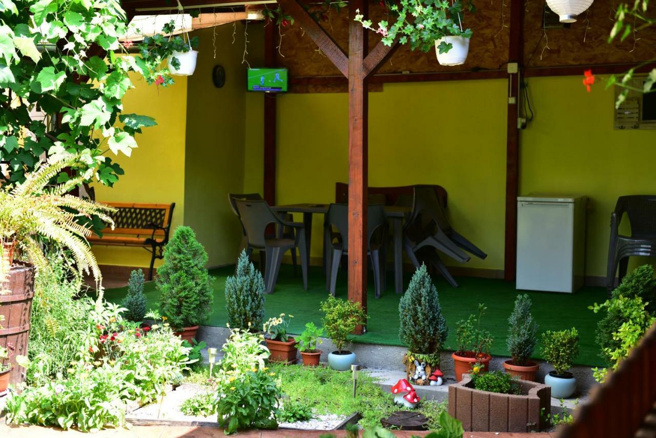 Vila Arjana Orşova Buitenkant foto
