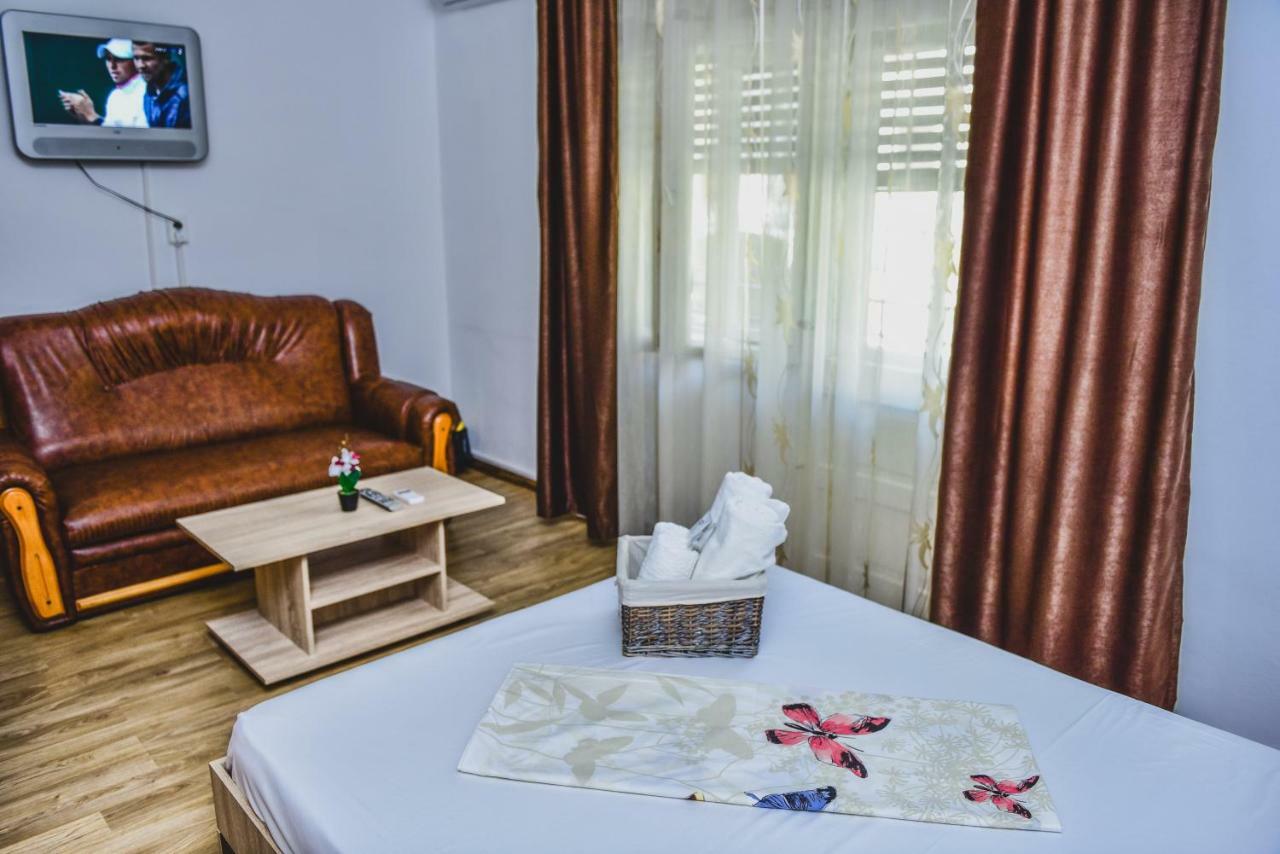Vila Arjana Orşova Buitenkant foto