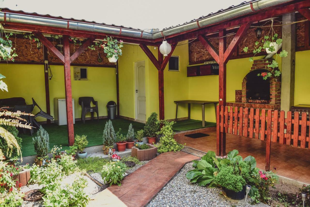 Vila Arjana Orşova Buitenkant foto