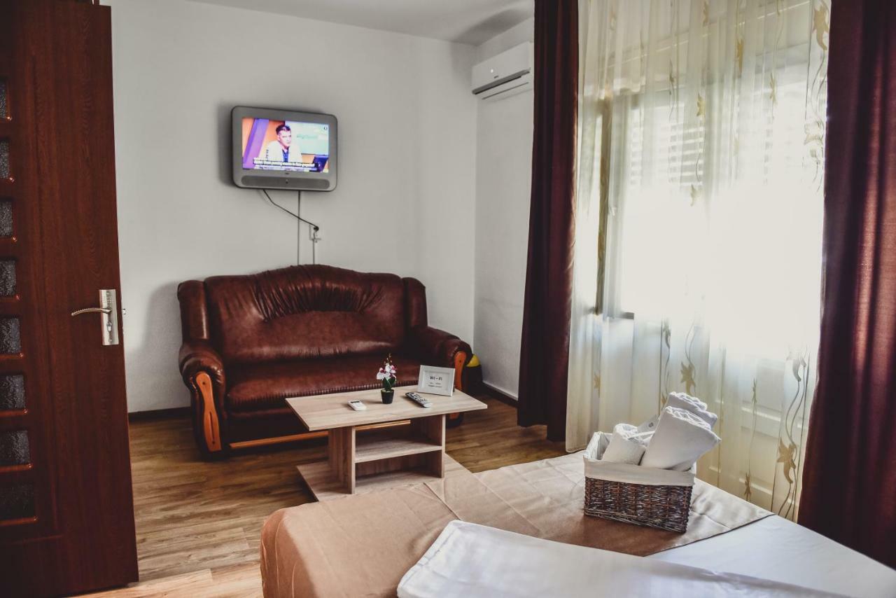 Vila Arjana Orşova Buitenkant foto