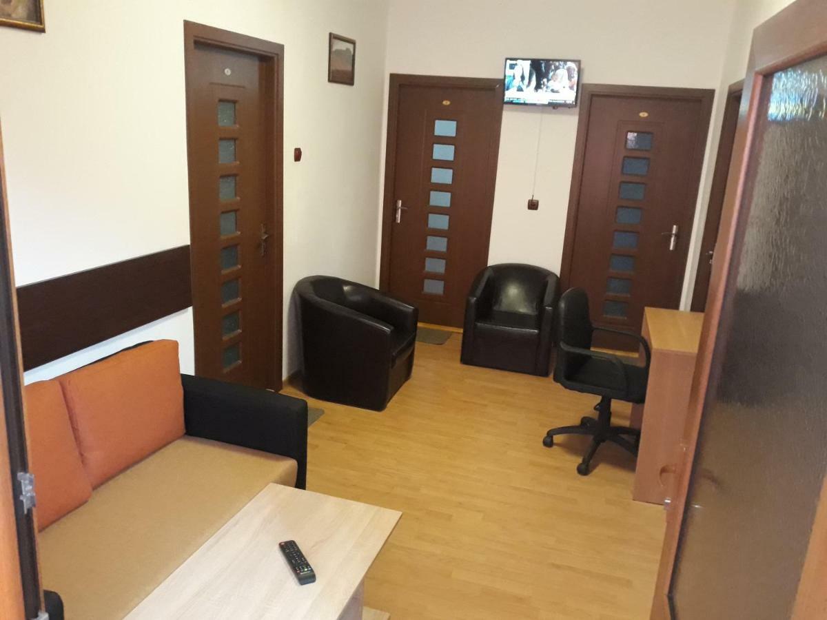 Vila Arjana Orşova Buitenkant foto